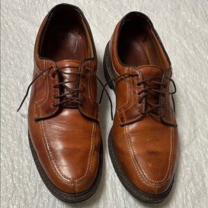 Allen Edmonds Brown Leather Oxfords with Classic Detailing